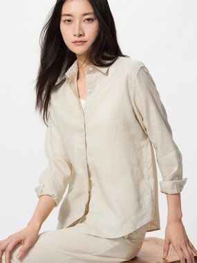 Uniqlo women  natural Linen Button-Down Shirt.